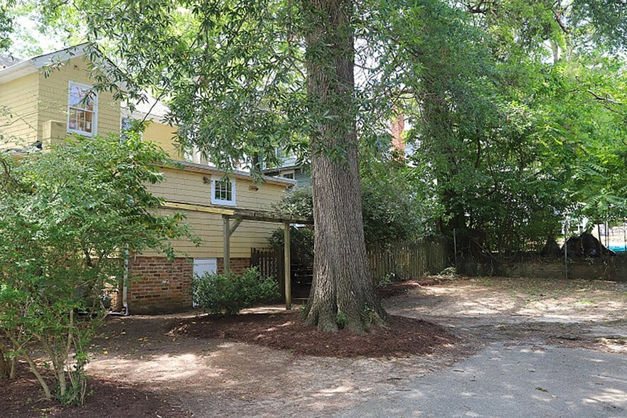 Building Photo - 119 Griffin Ave