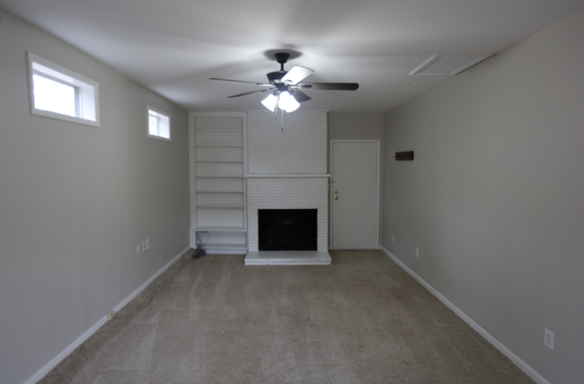 Building Photo - Two-bedroom, one-bathroom home