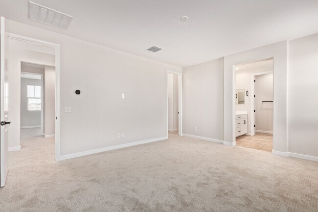 Building Photo - 4 Bedroom - Ready for you to Call It Home!!