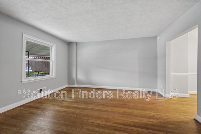 Building Photo - 2110 Coralthorn Rd