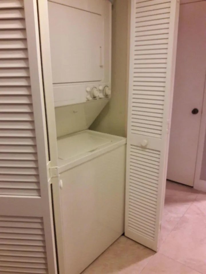 Building Photo - 1821 NE 40th Ct