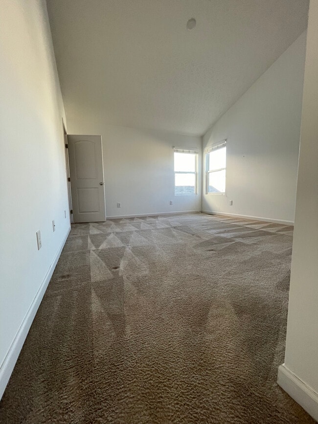 Building Photo - 1420 Bellow Falls Pl