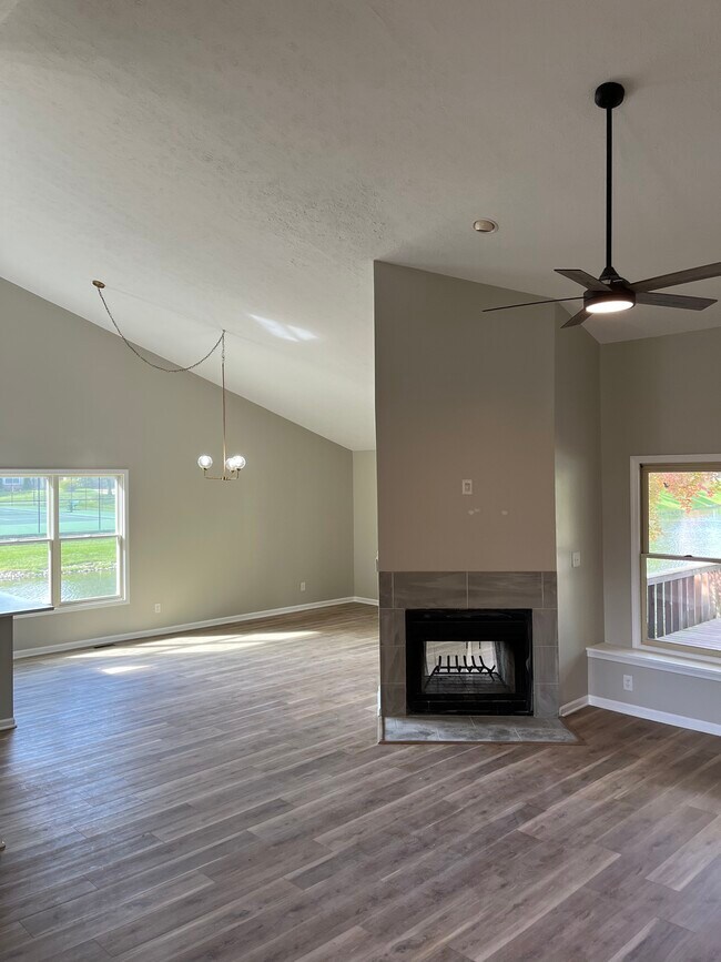 Building Photo - 10728 Lexington Dr