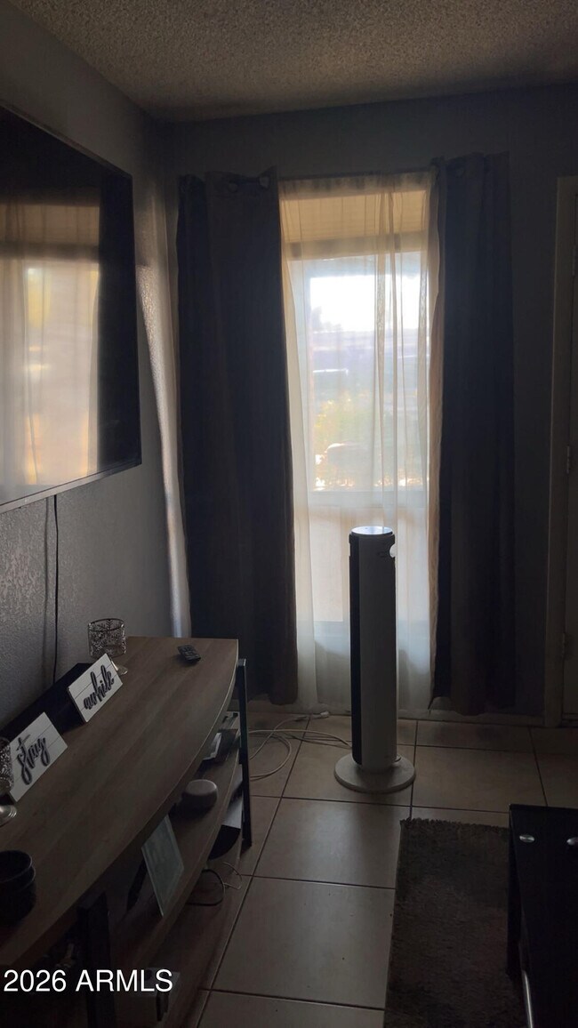 Building Photo - 9001 W Elm St