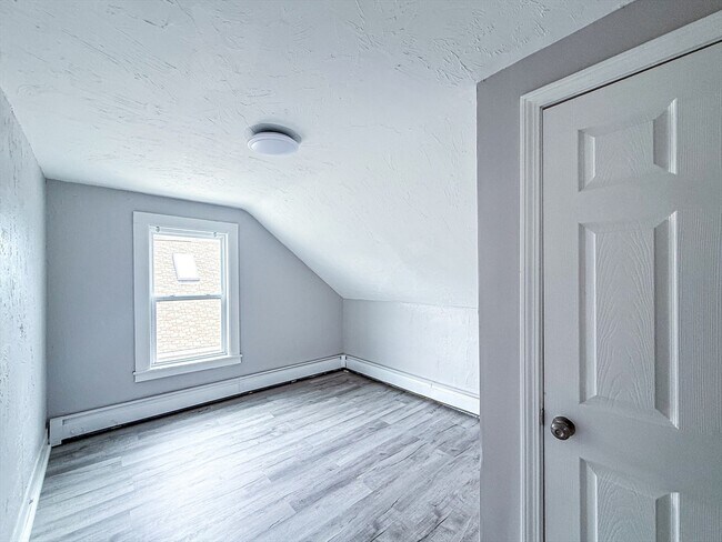 Building Photo - 18 Ellsworth St