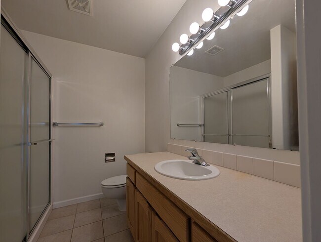 Building Photo - Great 3 Bedroom, 2-Bath Home With 2 Separate Living Rooms!