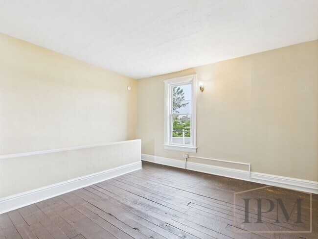 Building Photo - 837 E Philadelphia St