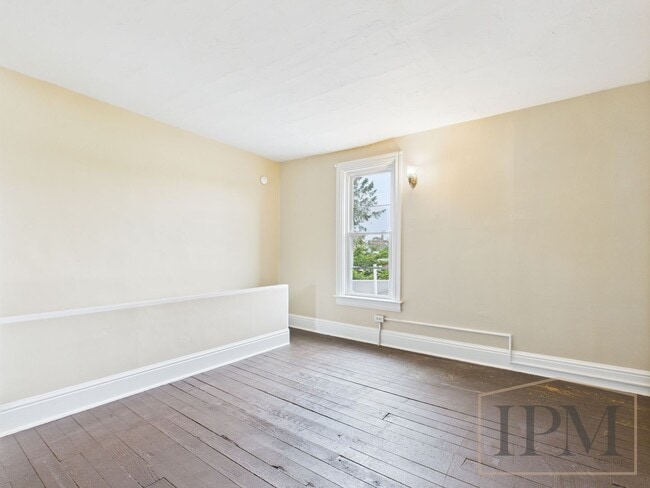 Building Photo - Available Now! Spacious 5 Bedroom Home Loc...