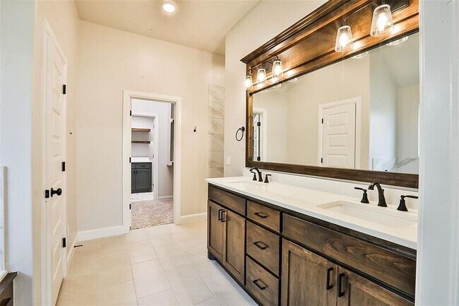 Building Photo - 9301 SW 44th Terrace
