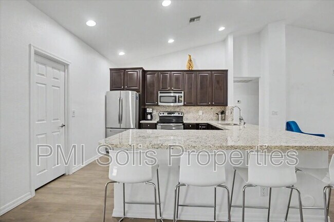 Building Photo - 10198 E San Salvador Dr