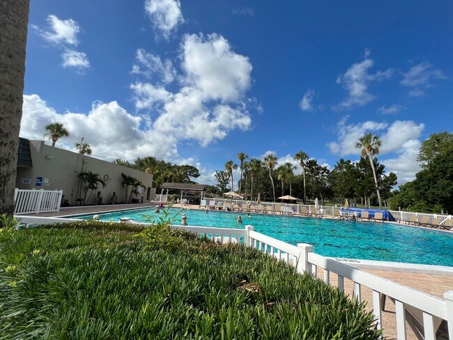 Building Photo - Golf Course Home on Seven Springs Golf and Country Club