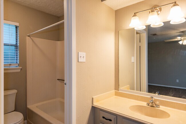 Building Photo - 20515 Broadsky Dr