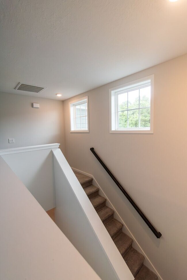 Building Photo - 57 White Pine Way