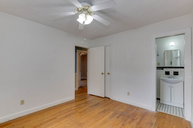 Building Photo - 105 Adams Dr
