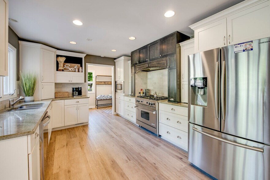 Building Photo - 454 Normandy Rd