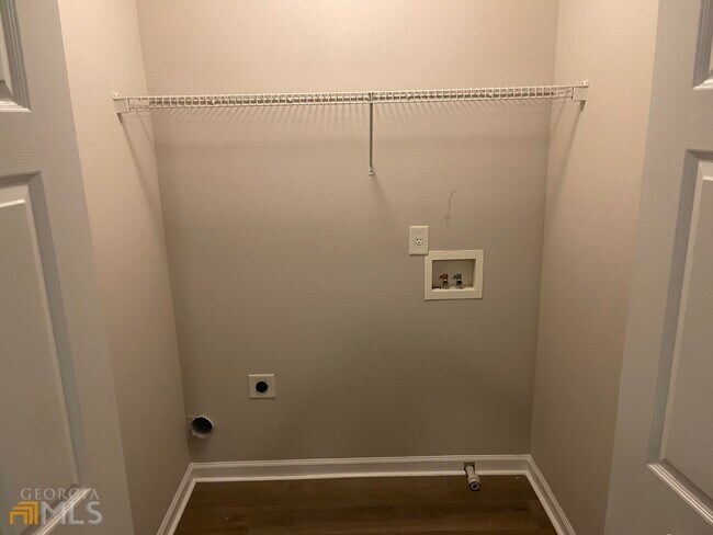 Building Photo - 4014 Carisbrook Dr