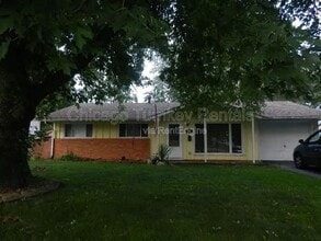 Building Photo - 105 S Sycamore Ln