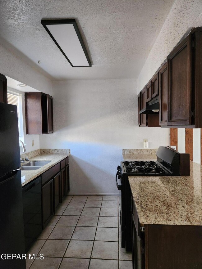 Building Photo - 5535 Oakbriar Cir