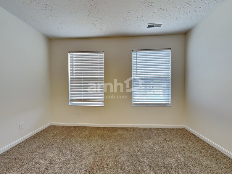 Building Photo - 3202 Meadoway Ct
