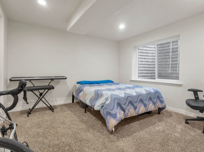 Building Photo - 4 Bed/2.5 Bathroom home in Woods Cross