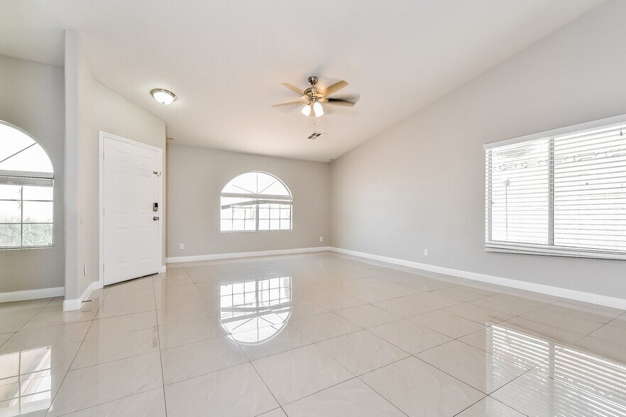 Building Photo - 2216 Jardine Ave