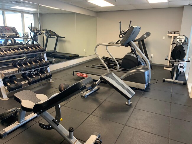 Building Photo - 170 SE 14th St