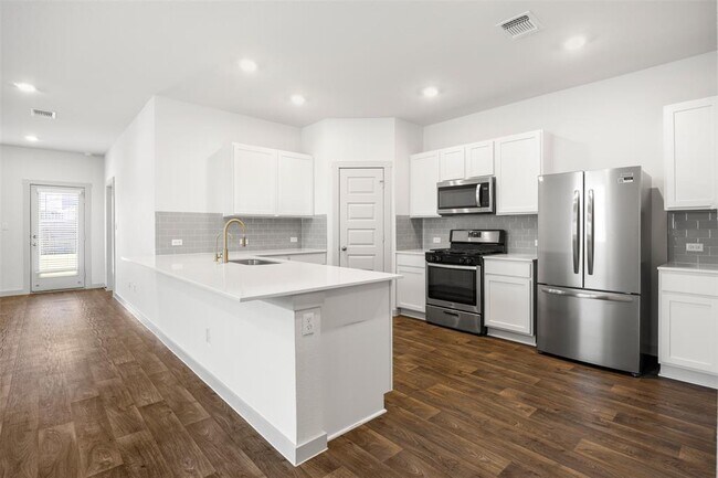 Building Photo - 115 Big Cypress Byu Rd