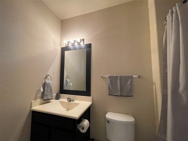 Building Photo - 3650 Sumner Lodge Dr