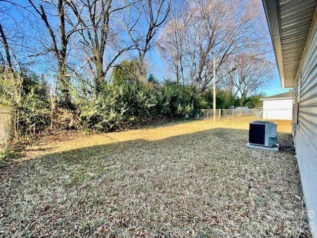 Building Photo - 416 E 19th St