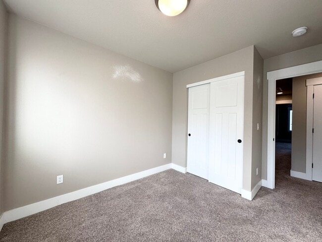 Building Photo - LUXURY TOWNHOUSE; 2 CAR GARAGE, BONUS ROOM...