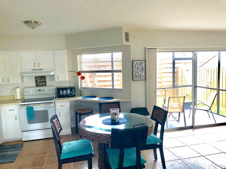 Spacious & private rear unit - 7006 Midnight Pass Rd