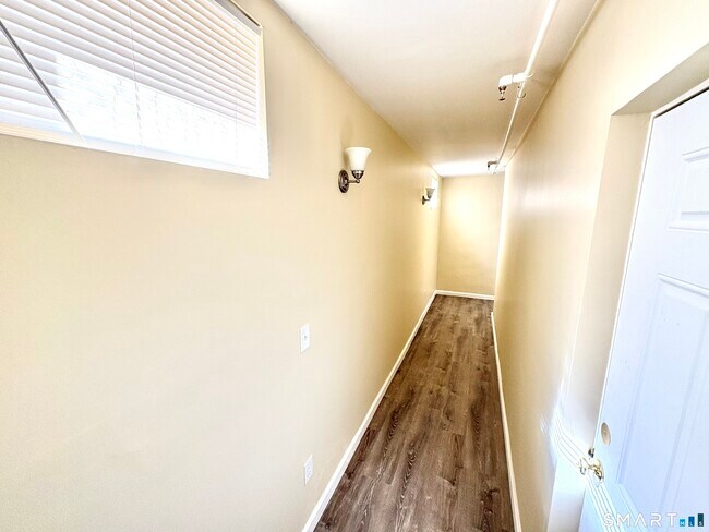 Building Photo - 135 W Main St