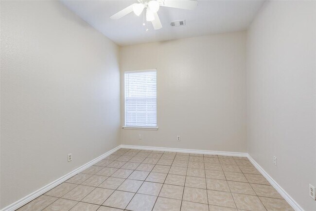 Building Photo - 4748 Bracken Dr