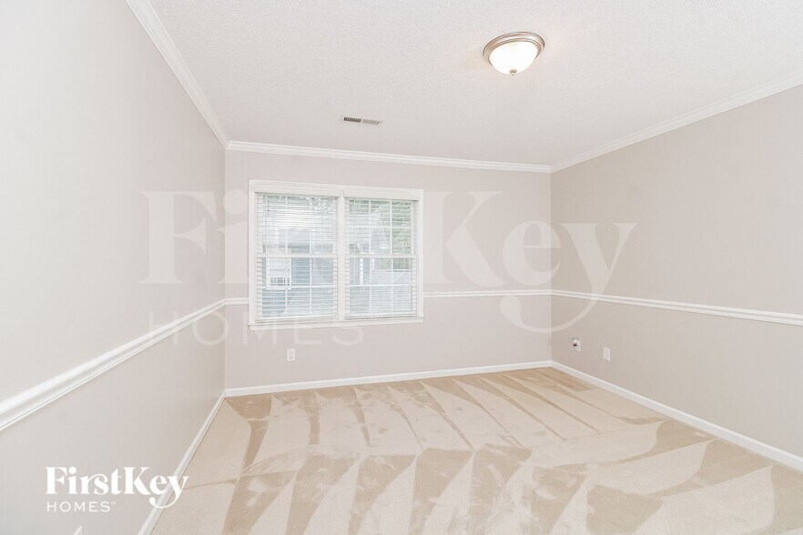 Building Photo - 9 Park Village Ct