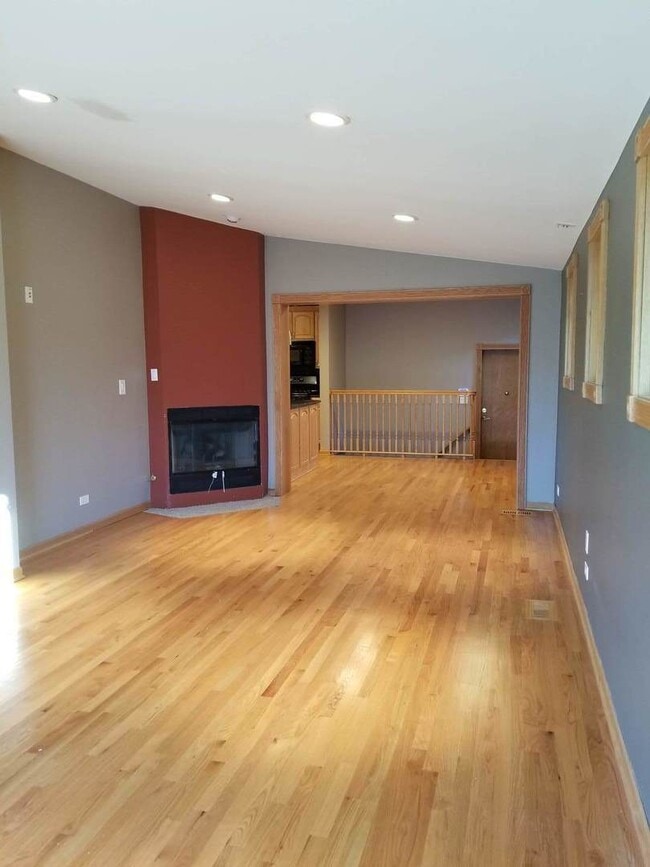 Building Photo - 8548 N Overhill Ave