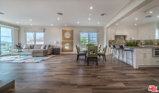 Building Photo - 810 S Catalina Ave