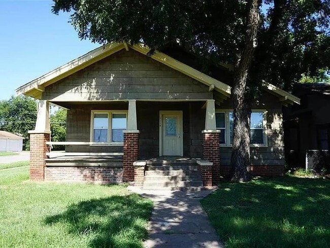 Primary Photo - 1114 Monroe St