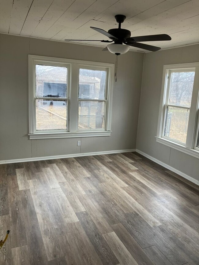 Building Photo - Beautifully Updated 2 Bedroom Home!