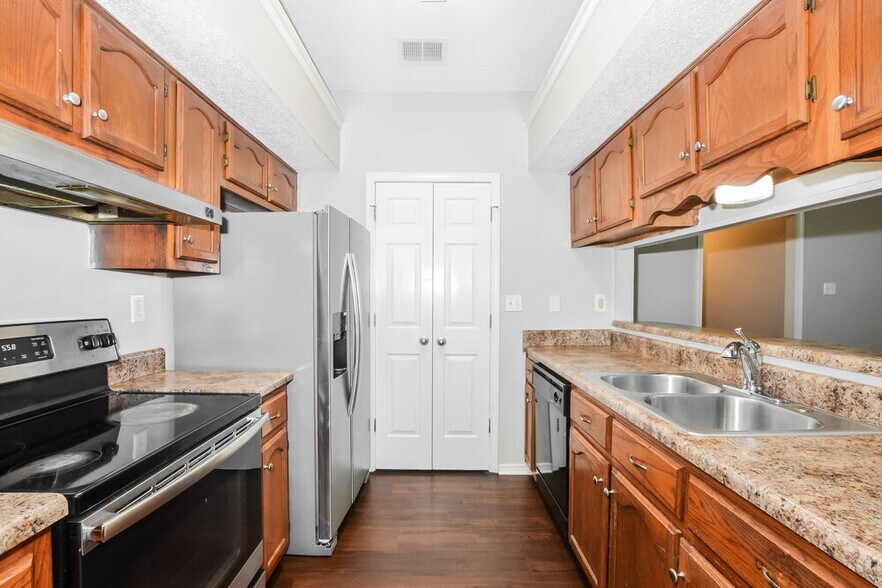 Building Photo - 10102 Williford Dr