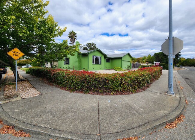 Building Photo - 3 Bedroom in Santa Rosa with Air Conditioning