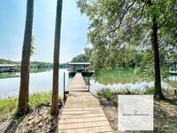 Building Photo - Townhouse available on Lake Hartwell—comes with a water view!