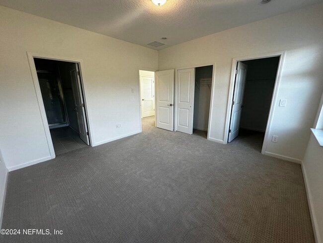Building Photo - 545 Brandon Lks Dr