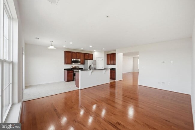 Building Photo - 43849 Kingston Station Terrace