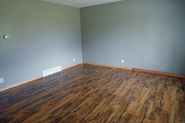 Building Photo - 62 W Woodridge Dr