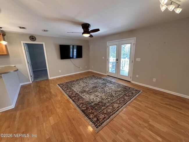 Building Photo - 310 7th St