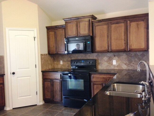Building Photo - 3 Bedroom home in Deer Creek ISD - Montagu...