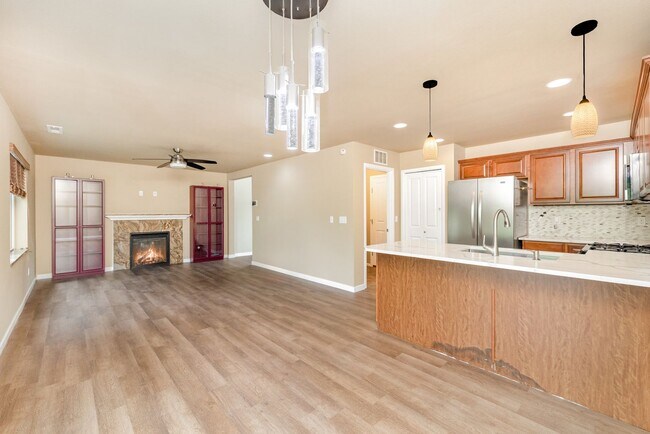Building Photo - 3 Bed 2.5 bath Home available in desirable...