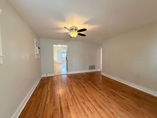 Building Photo - 1266 Osceola St
