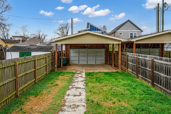 Building Photo - 1911 9th Ave N