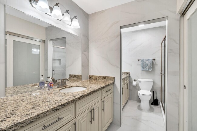 Building Photo - 584 SE 20th Ave